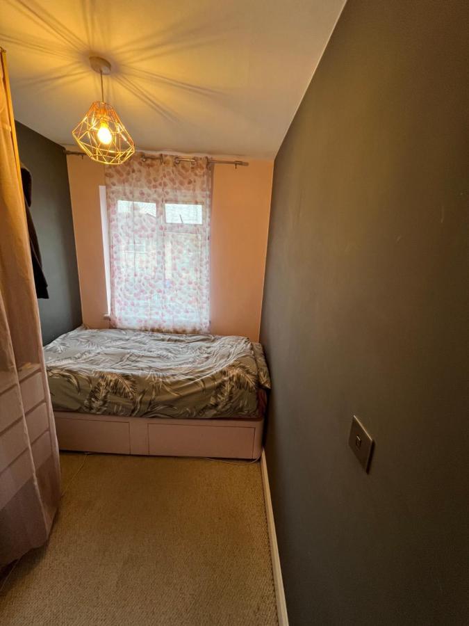 Lovely Double Room Gravesend Exterior photo